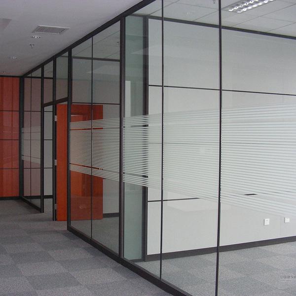 辦公室安裝單層玻璃隔斷的優點